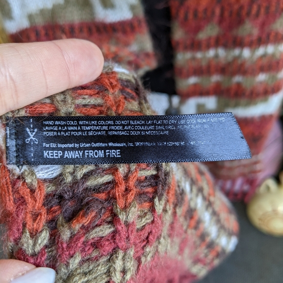 Urban Outfitters Rust Orange Red Winter Scarf Super Long Aztec Fuzzy Knit - Picture 15 of 16
